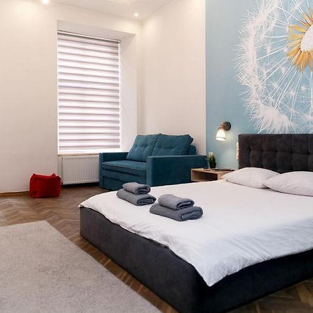 Main Square Apartment Good Stay In The City Center ลวีฟ ภายนอก รูปภาพ
