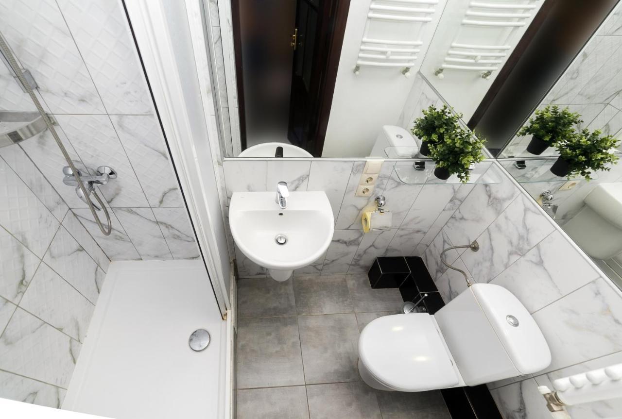 Main Square Apartment Good Stay In The City Center ลวีฟ ภายนอก รูปภาพ