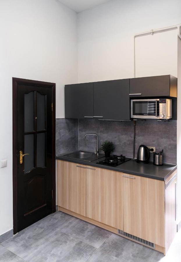 Main Square Apartment Good Stay In The City Center ลวีฟ ภายนอก รูปภาพ