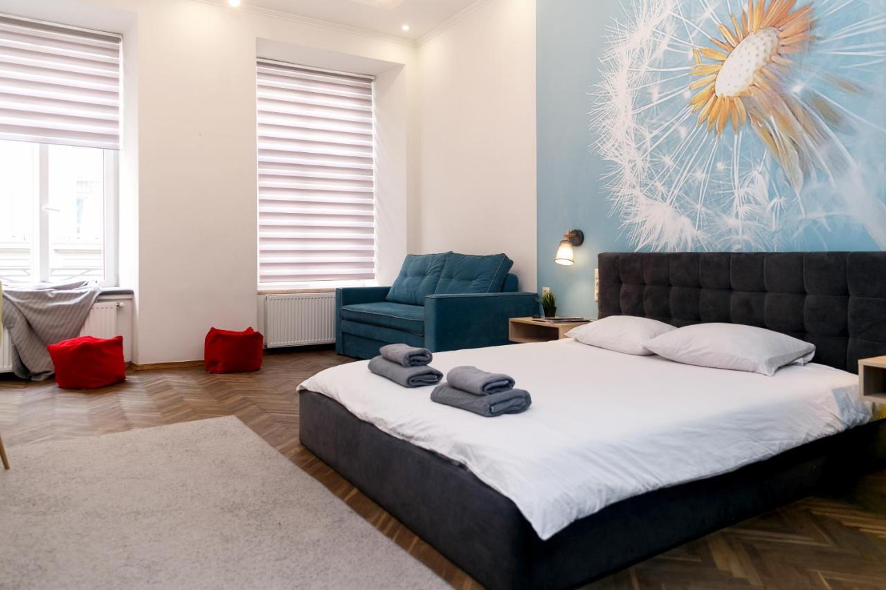 Main Square Apartment Good Stay In The City Center ลวีฟ ภายนอก รูปภาพ